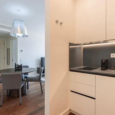 Apartament Upscale In Center By Lovelystay